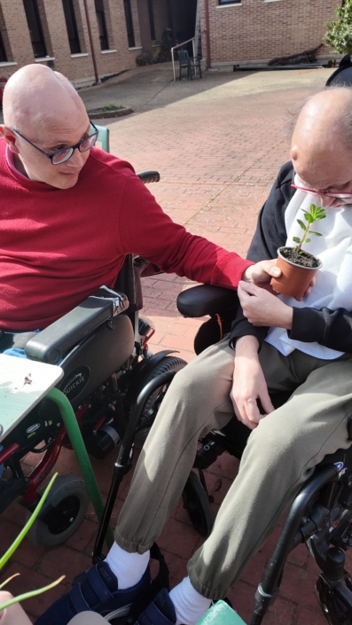 Momento de reminiscencia y conexión con la naturaleza en el proyecto con APACE.